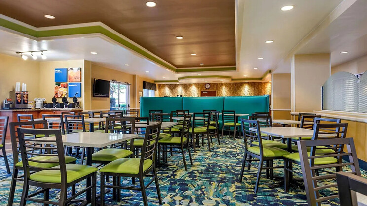 Comfort Inn & Suites Near Universal Orlando Resort-convention Ctr.